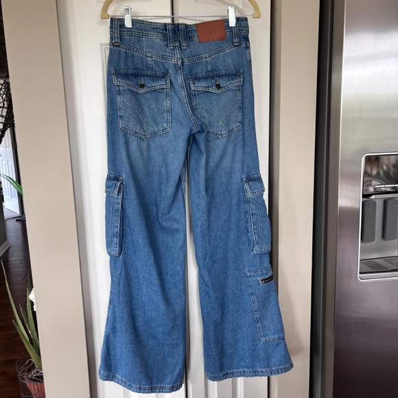 BDG urban outfitter PUDDLE jeans - low rise wide leg cargo, size 24 EUC - Picture 6 of 14